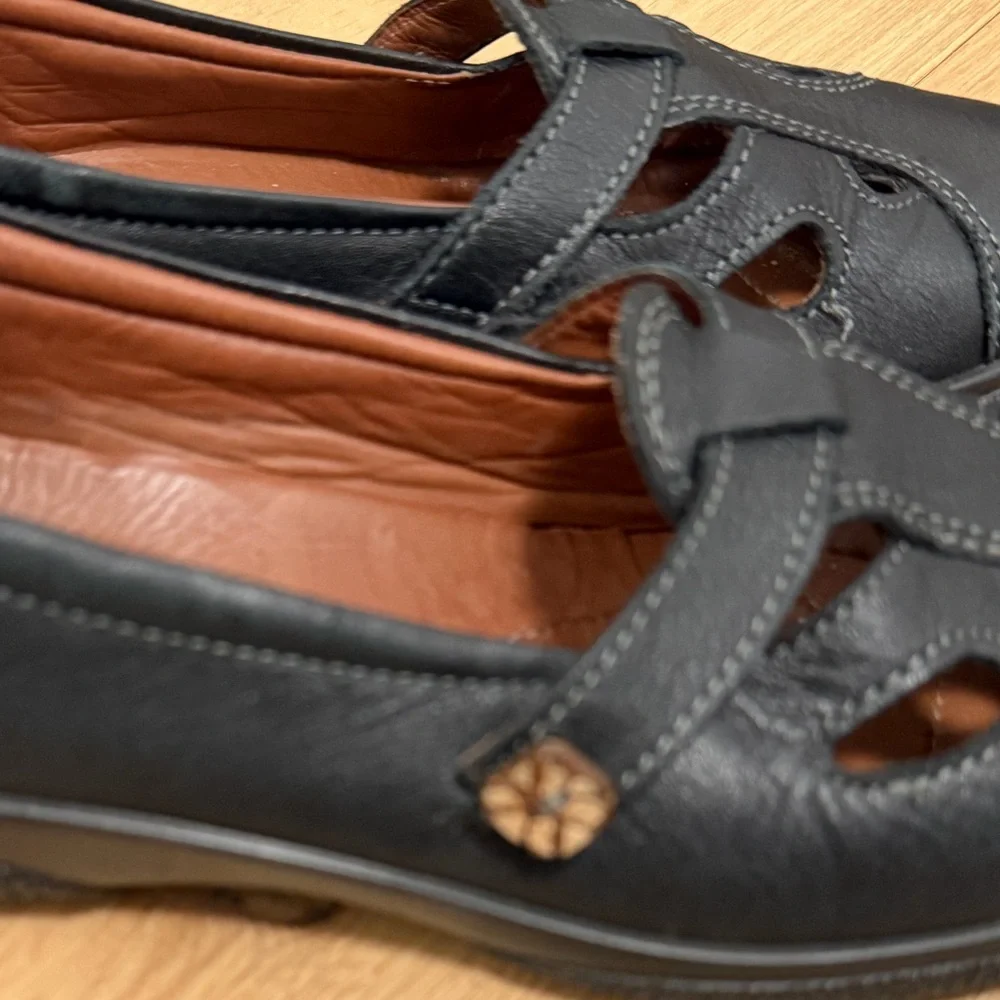 Hotter Black Leather Flats with Cutout Design UK 5 = US 7